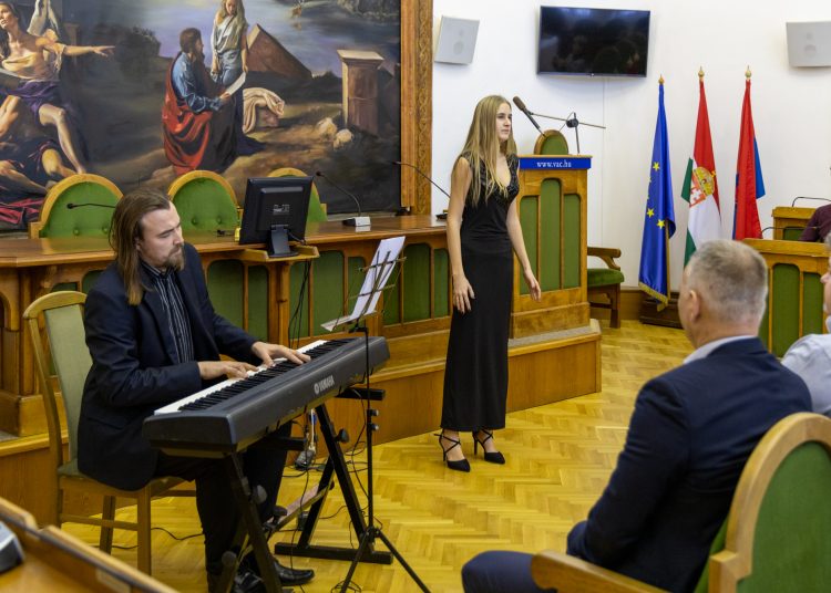 Gyulay Zsolt átvette Vác díszpolgári címét Matkovich Ilonától – galériával