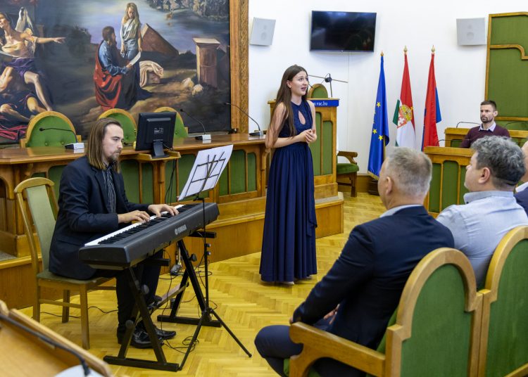 Gyulay Zsolt átvette Vác díszpolgári címét Matkovich Ilonától – galériával