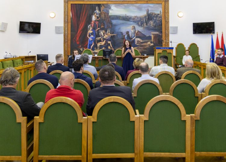 Gyulay Zsolt átvette Vác díszpolgári címét Matkovich Ilonától – galériával