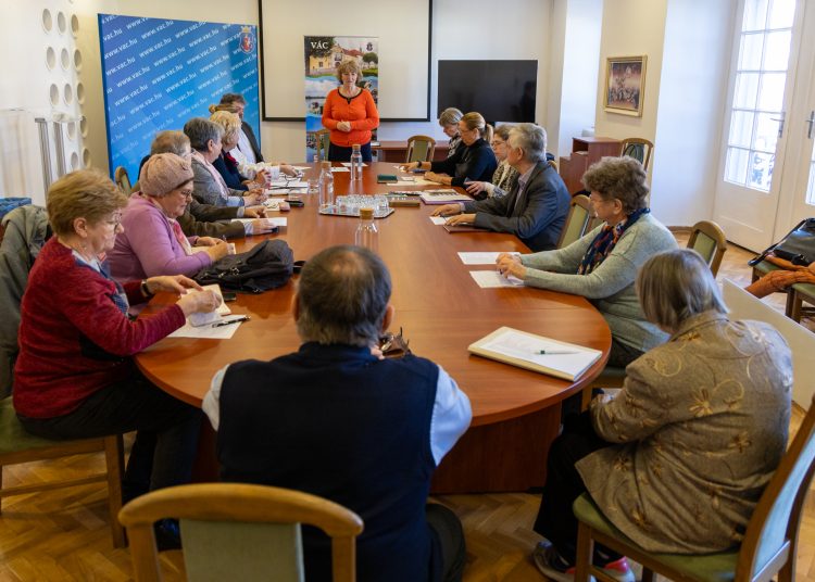 Először ült össze idén a váci Idősügyi Tanács – galéria
