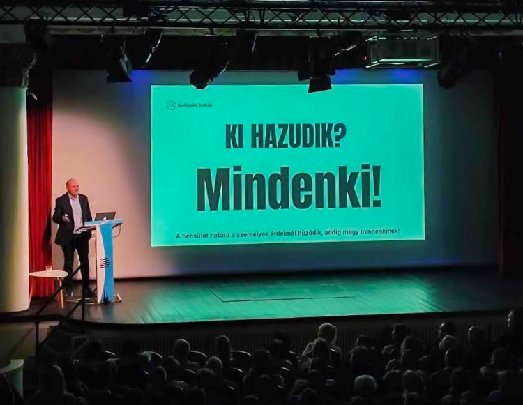 Moldován András tartott előadást Vácon