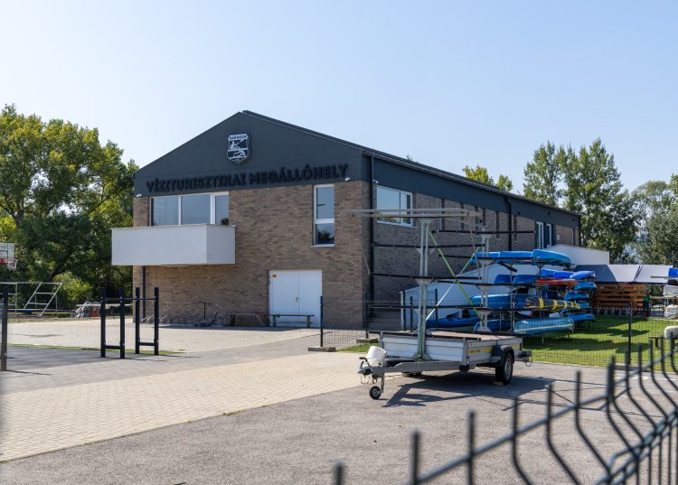 Tovább bővül  a váci csónakház épülete – videó