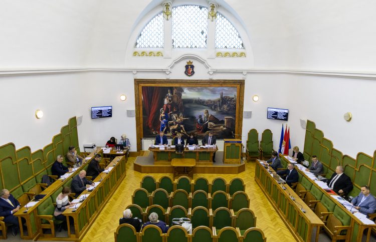 A kormány alá tartozó rendőrség zárta le a kameraügyet – videó