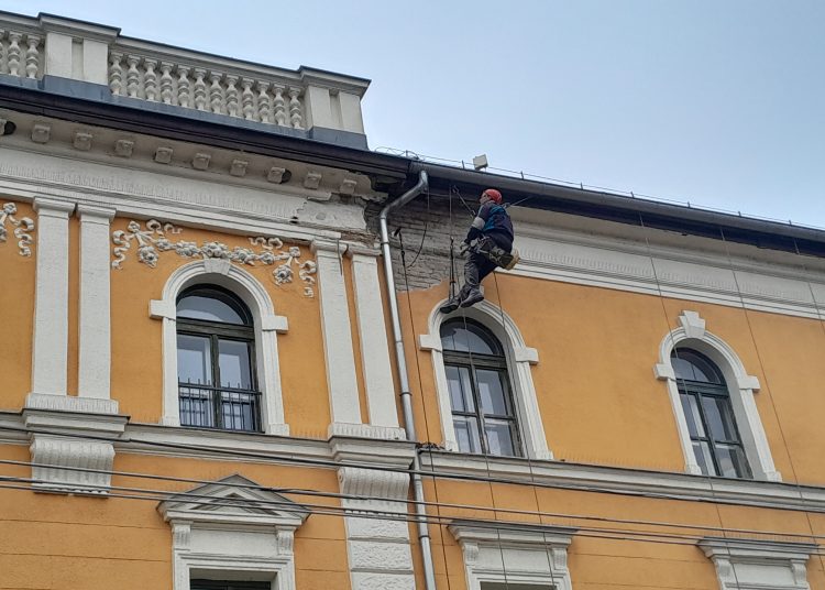 Újra látogatható a városi könyvtár – videó és galéria