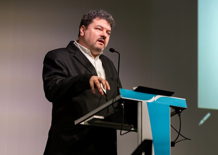 Fókuszban a család – szakmai tanácskozást tartottak a szociális dolgozók – videó és galéria