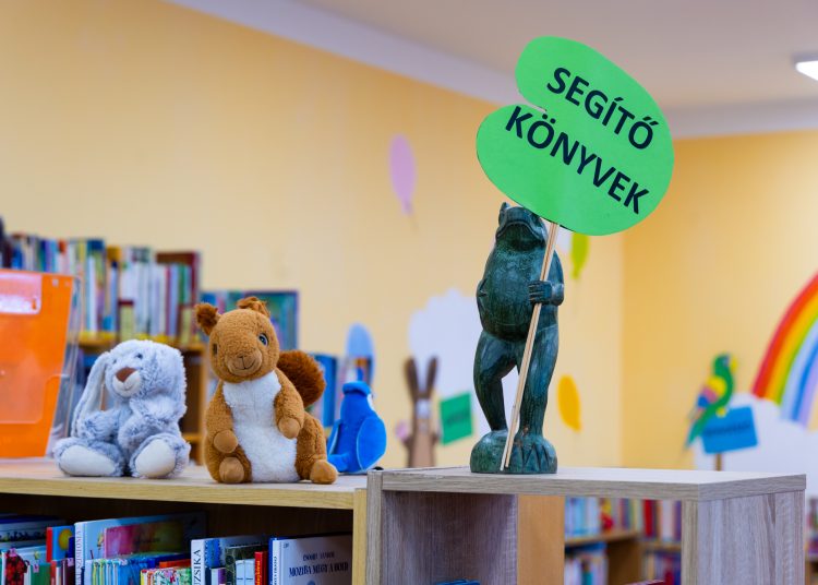 Újra látogatható a városi könyvtár – videó és galéria