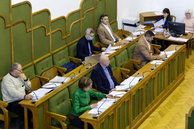 Nem értettek egyet a képviselők, érdemes-e váci közpénzt költeni a Duna takarítására