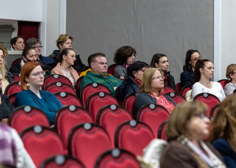 Fókuszban a család – szakmai tanácskozást tartottak a szociális dolgozók – videó és galéria