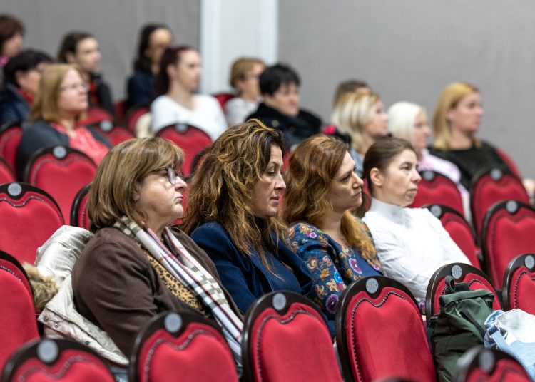 Fókuszban a család – szakmai tanácskozást tartottak a szociális dolgozók – videó és galéria