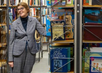 Már a könyveket pakolják vissza a gyermekrészlegbe a könyvtárosok