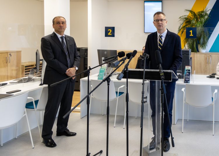 Felújított irodát avatott Vácon az MVM