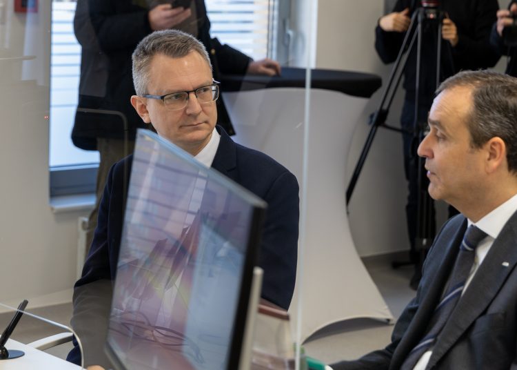 Felújított irodát avatott Vácon az MVM