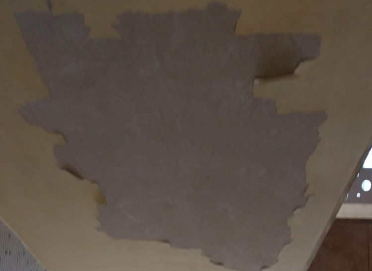 Újabb plafondarab szakadt le a szakrendelőben