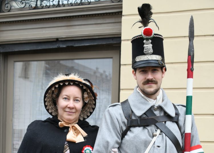 A múzeummal együtt járták végig a város történelmi helyszíneit a szombati sétán