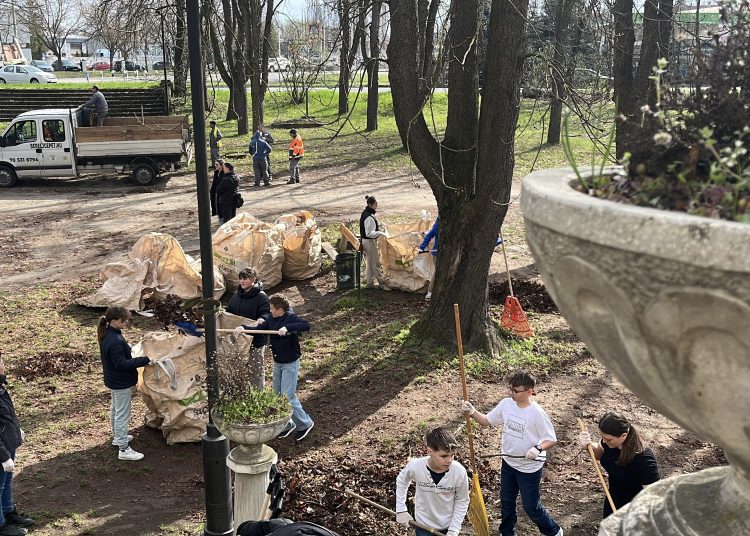 Városszerte közösségi takarítás zajlott – fotógaléria