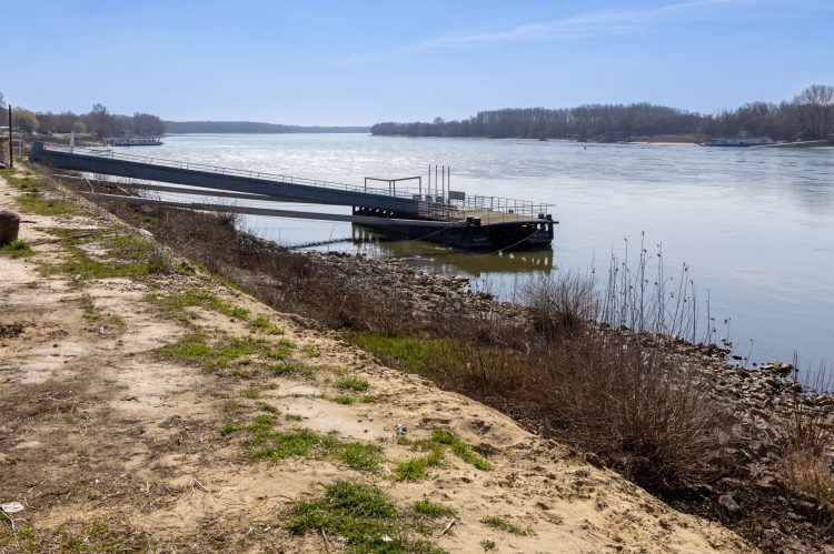Szállodahajó kikötő épülhet Vácon