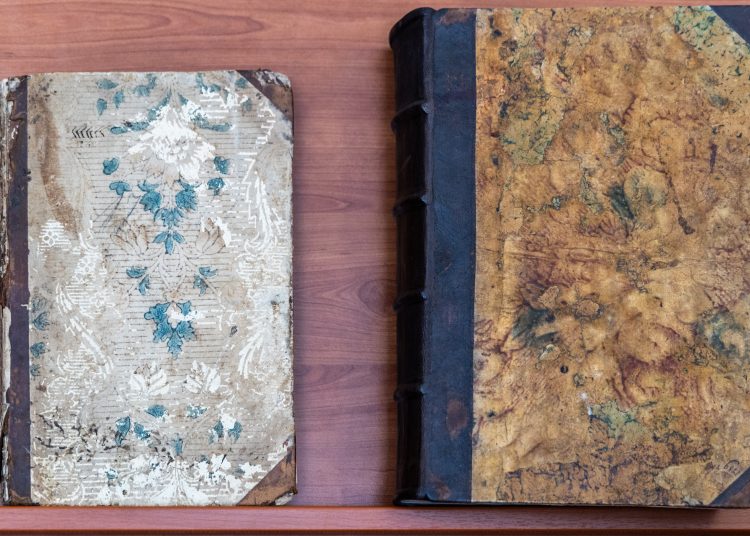 Egy 1700-as évekből származó váci jegyzőkönyv került a levéltár birtokába – videó és galéria