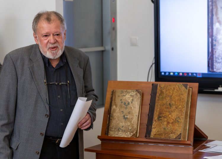 Egy 1700-as évekből származó váci jegyzőkönyv került a levéltár birtokába – videó és galéria