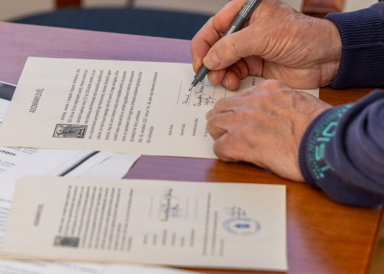 Egy 1700-as évekből származó váci jegyzőkönyv került a levéltár birtokába – videó és galéria