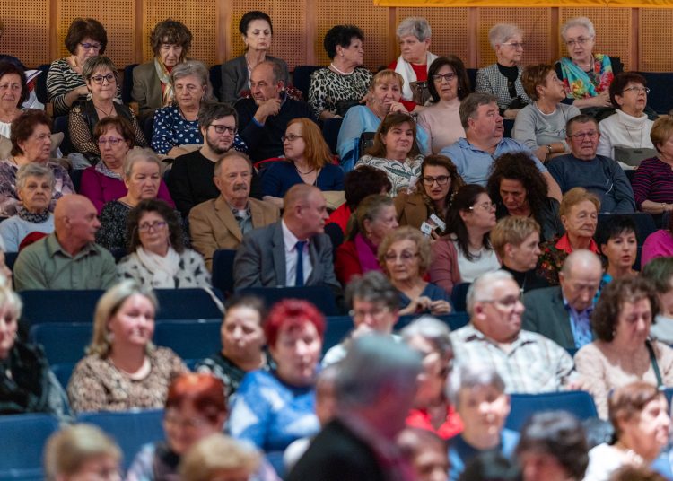 Zenés műsorral köszöntötte a nőket az önkormányzat