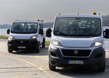 Két új kisteherautó a Városfejlesztő gépparkjában – videó és galéria