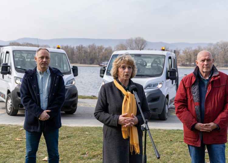 Két új kisteherautó a Városfejlesztő gépparkjában – videó és galéria