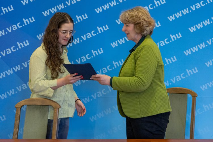 Szrenka Zsófia madáchos tanuló nemzetközi sikeréhez gratulált a polgármester