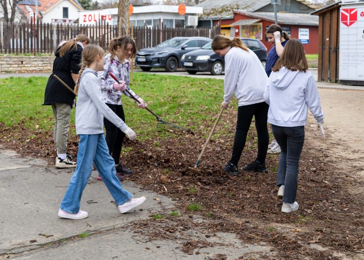 Városszerte közösségi takarítás zajlott – fotógaléria