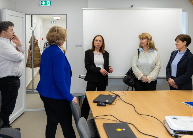 Szakmai bemutatóra érkezett az államtitkár-helyettes Vácra