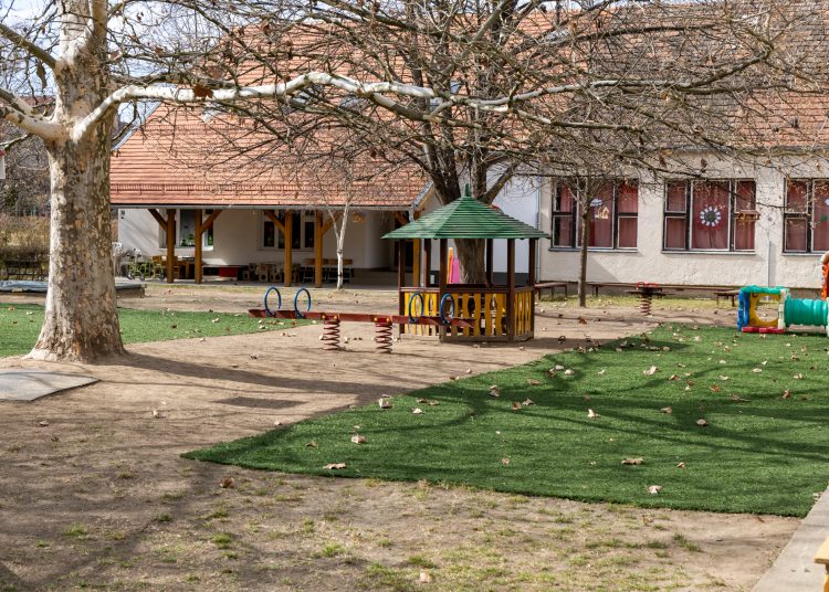 Szakmai bemutatóra érkezett az államtitkár-helyettes Vácra