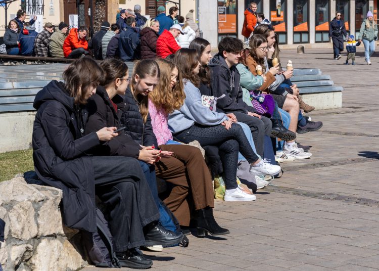 A nagymosás- zenés képzőművészeti performansz a Főtéren – fotógaléria