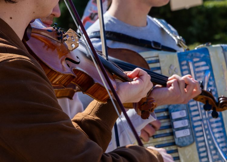 A nagymosás- zenés képzőművészeti performansz a Főtéren – fotógaléria
