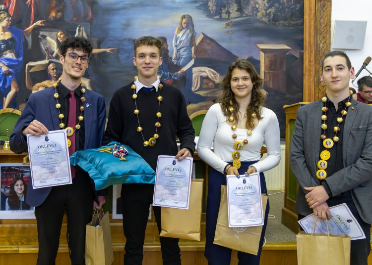 Szklenár Levente az új diákpolgármester Vácon -fotógaléria