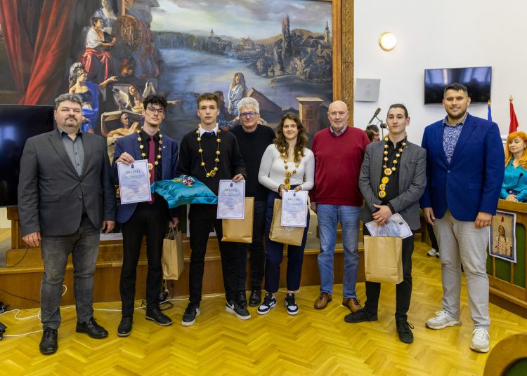 Szklenár Levente az új diákpolgármester Vácon -fotógaléria