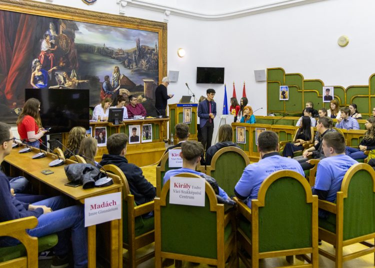 Szklenár Levente az új diákpolgármester Vácon -fotógaléria