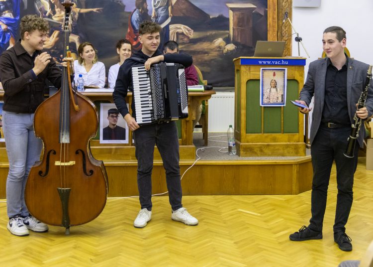 Szklenár Levente az új diákpolgármester Vácon -fotógaléria