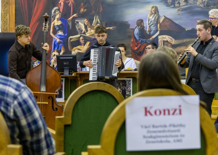 Szklenár Levente az új diákpolgármester Vácon -fotógaléria