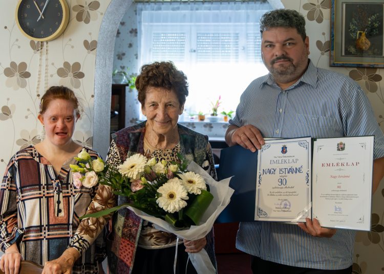 A 90 éves Joli nénit köszöntötték születésnapján