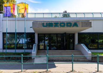 230 gyermek csobbant a medencébe az idei Nyuszi-uszin – videóval