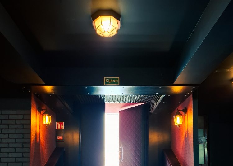 Pályázat az önkormányzati tulajdonú, Vác, Eszterházy utca 1. szám alatti, nem lakás célú helyiség hasznosítása tárgyban