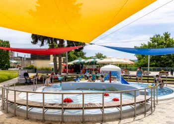 Gyermekeiket egyedül nevelő szülők nyári gyermekkedvezménye