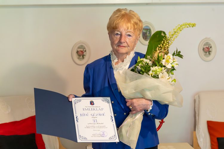 90. születésnapja alkalmából köszöntötték otthonában Márti nénit