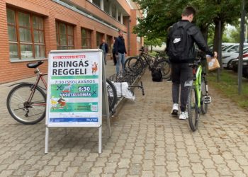 Ma is reggelivel várták a bringásokat – videóval