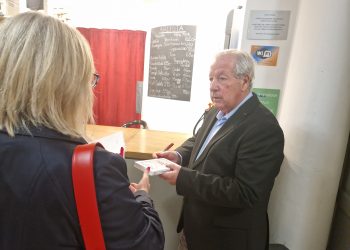 Vámos Miklós a Váci Dunakanyar Színházban mutatta be legújabb könyvét, az Utána tánc-ot