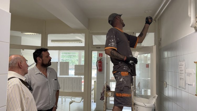 Felújították a deákvári rendelő tetejét és mennyezetét