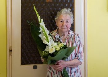 Otthonában köszöntötték a 90 éves König Gizella nénit