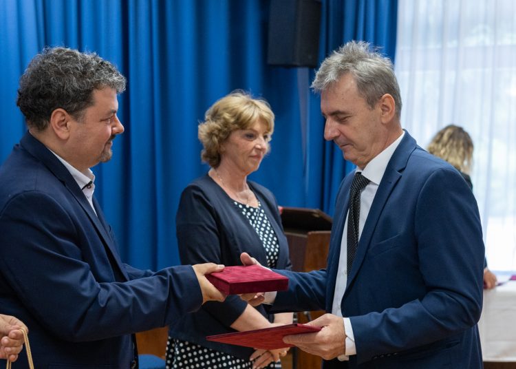 Nemcsak a tanévtől, hanem az igazgatótól is búcsúztak a petőfisek