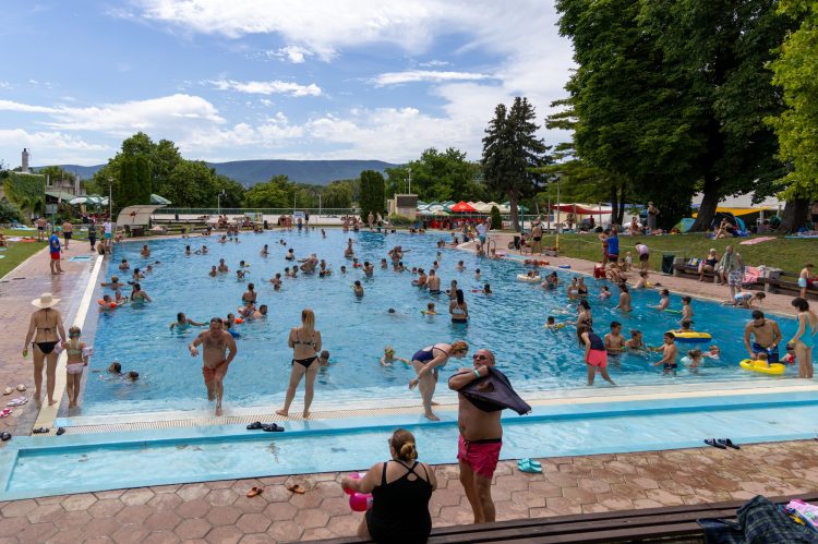 Június 13-án nyit a váci strand