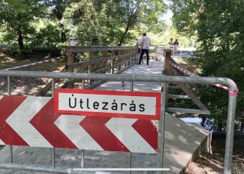 Újrafestik a ligeti fahidat