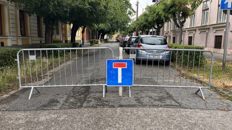 Aszfaltozás miatt lezárta a Kossuth utca egy szakaszát a DMRV